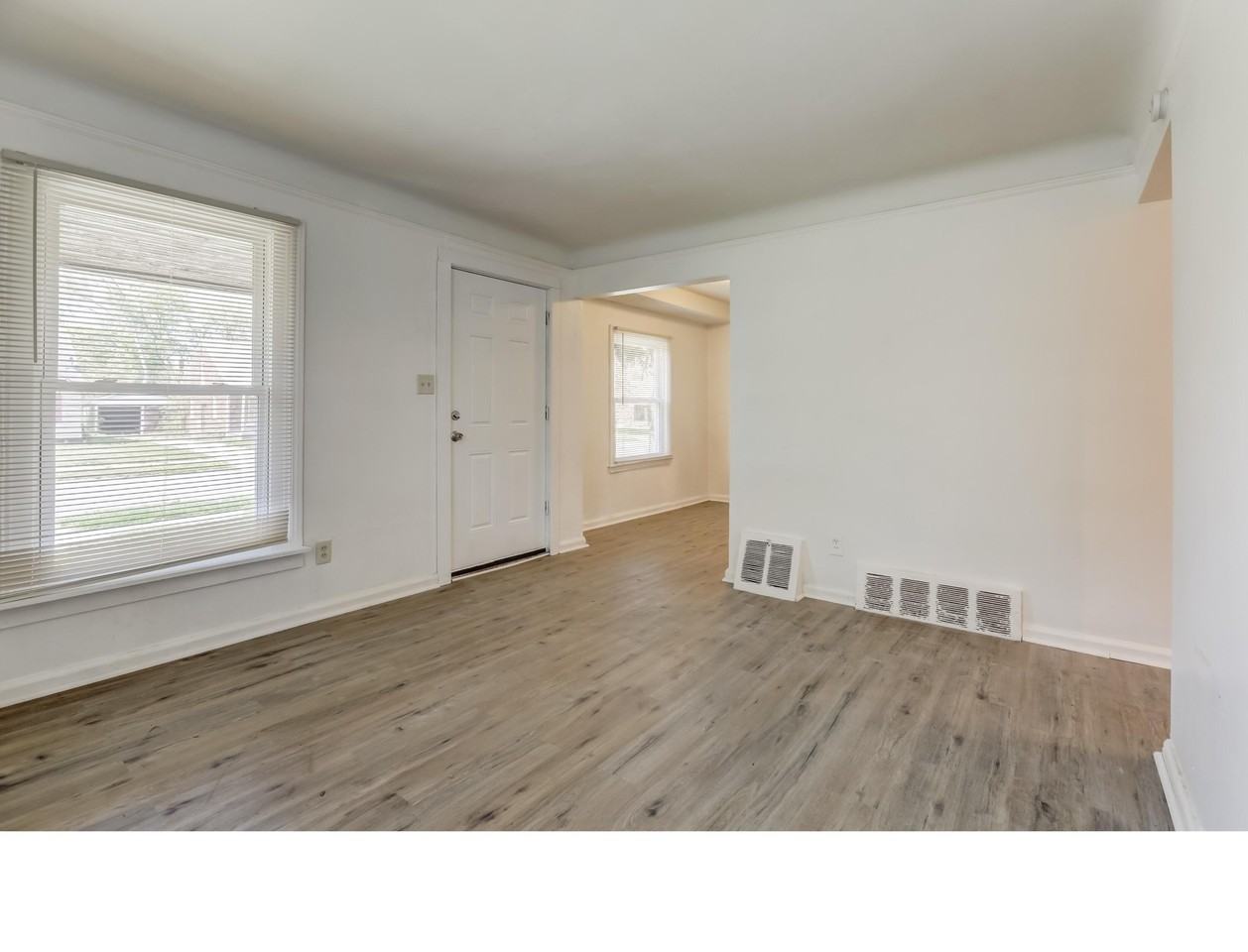 6010 Oldtown St - Photo 6 of 12