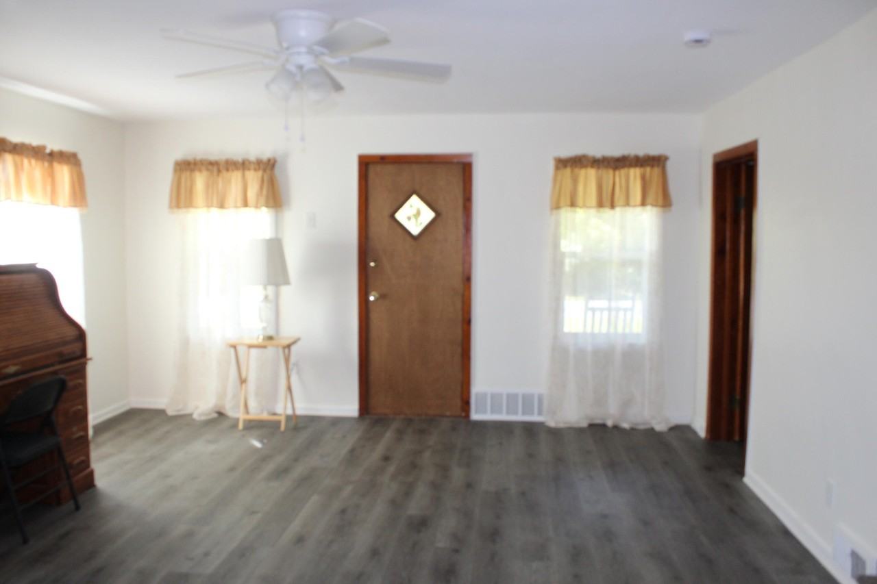 7945 Willow Rd - Photo 2 of 11