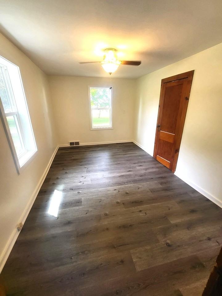 7945 Willow Rd - Photo 7 of 11