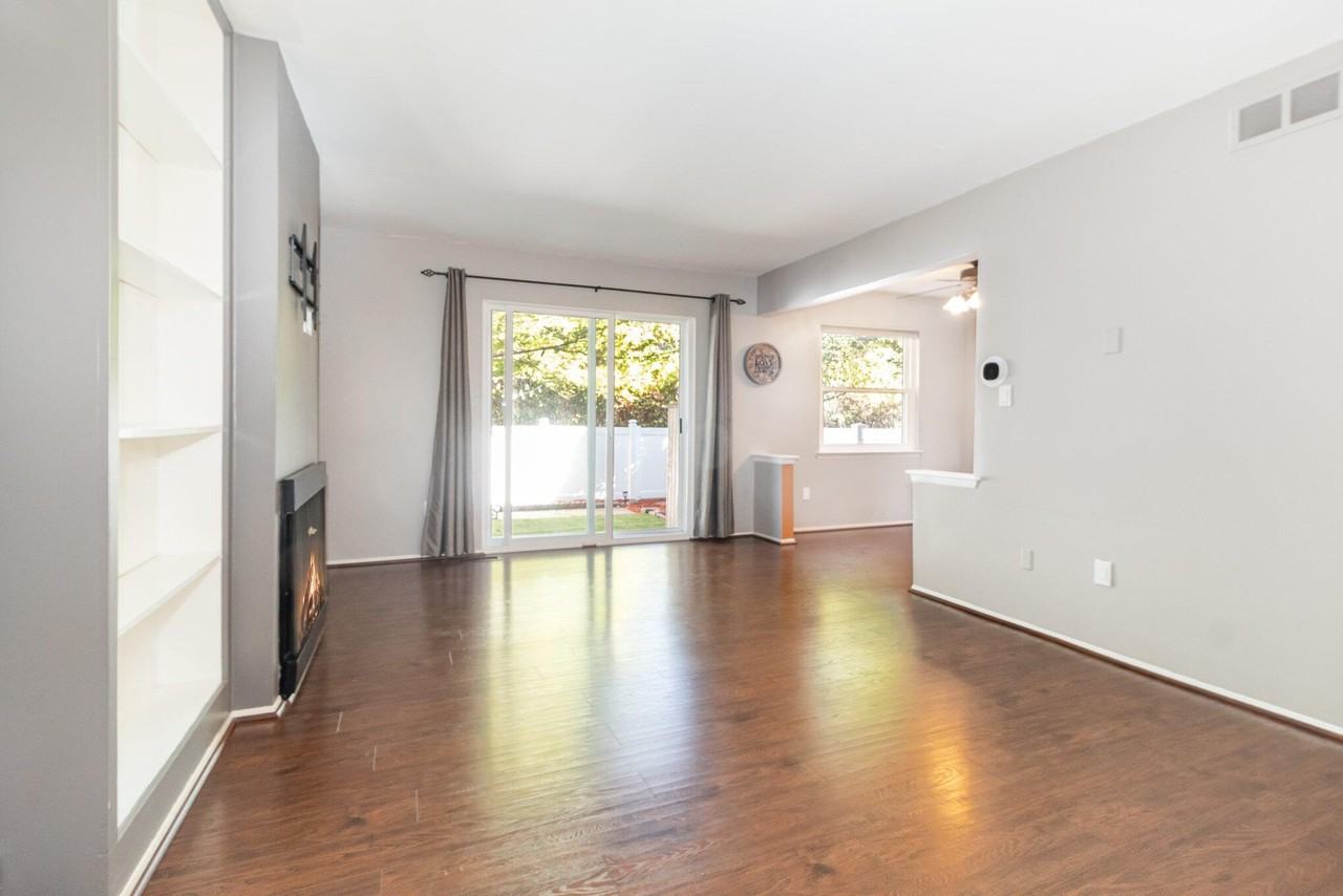 24750 Olde Orchard St - Photo 7 of 20