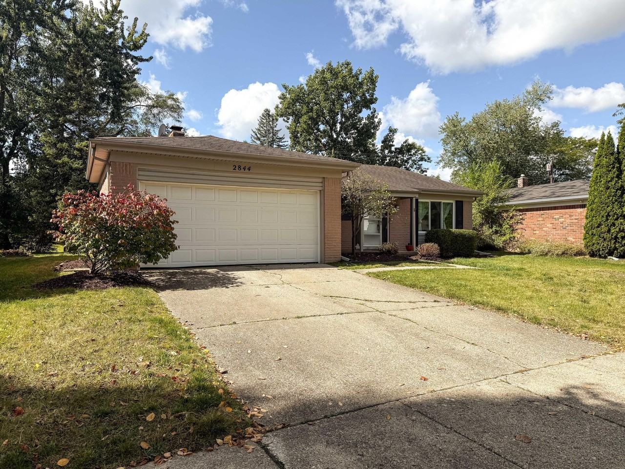 2844 Renfrew St - Photo 2 of 37