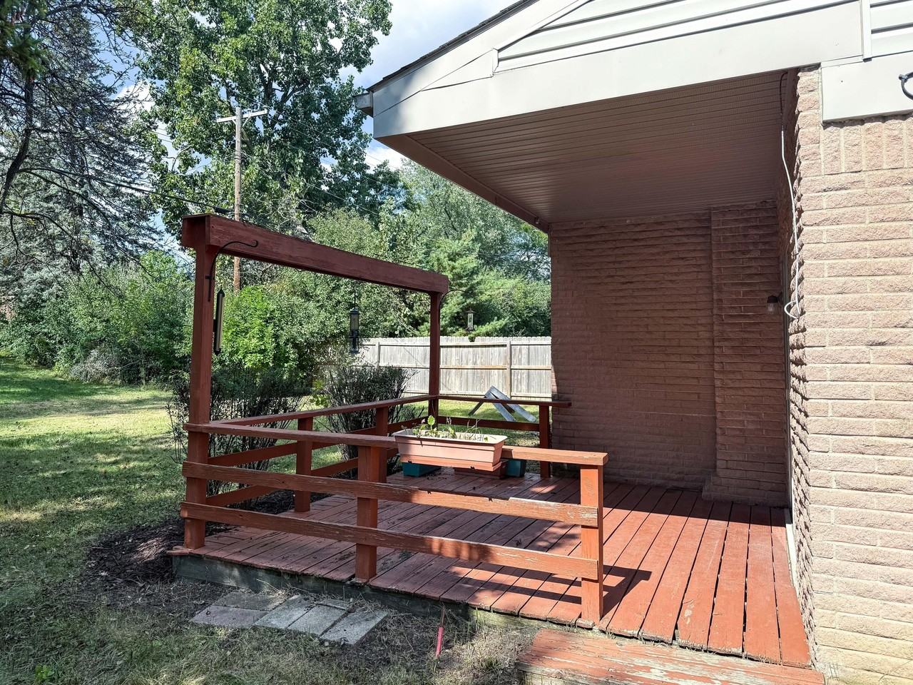 2844 Renfrew St - Photo 5 of 37