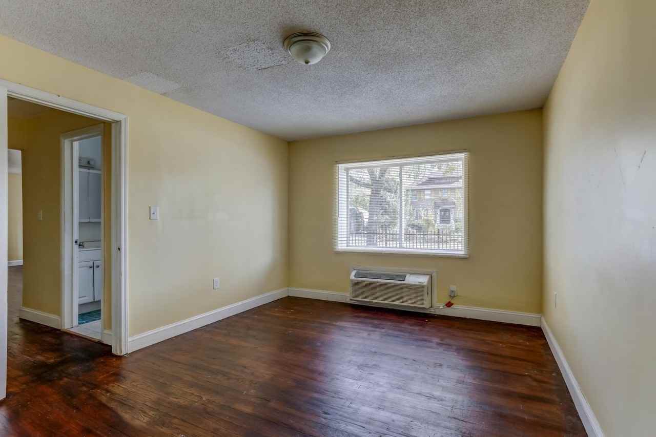 3700 Pasadena St Apt 3 #3 - Photo 3 of 8