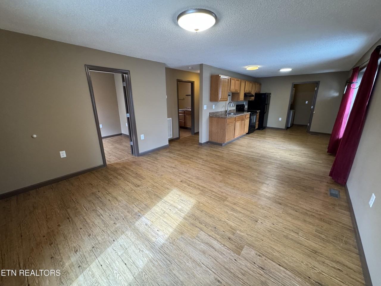 677 E Lincoln Rd - Photo 3 of 12