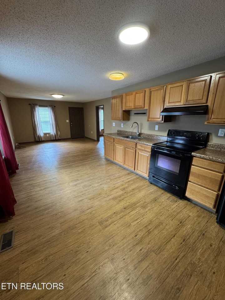 677 E Lincoln Rd - Photo 5 of 12