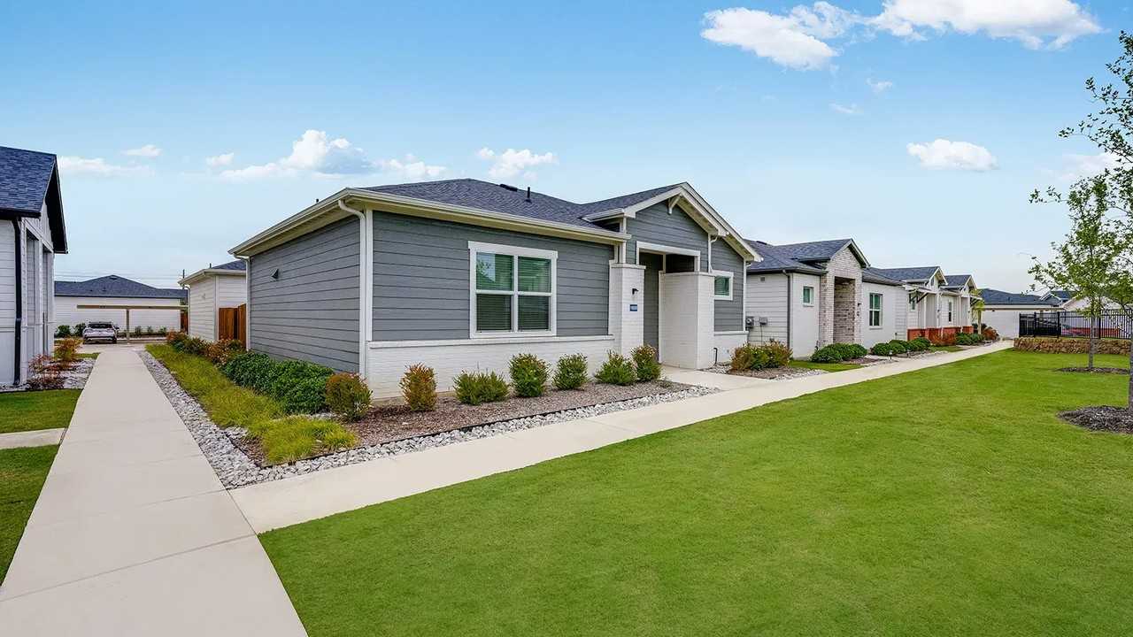 N Elm St #5009 - Photo 2 of 8