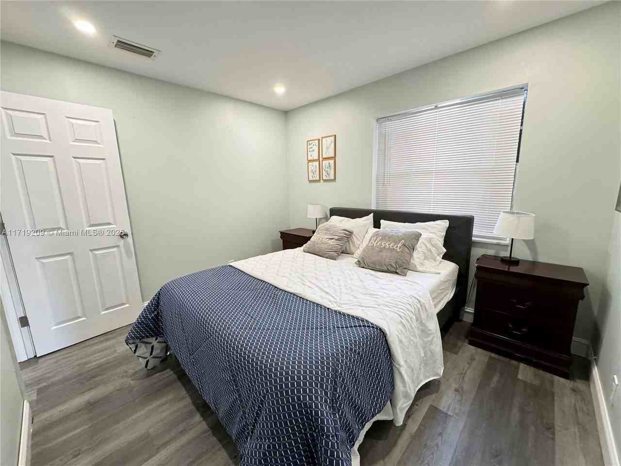 236 Se 9th Ave #1A - Photo 4 of 8