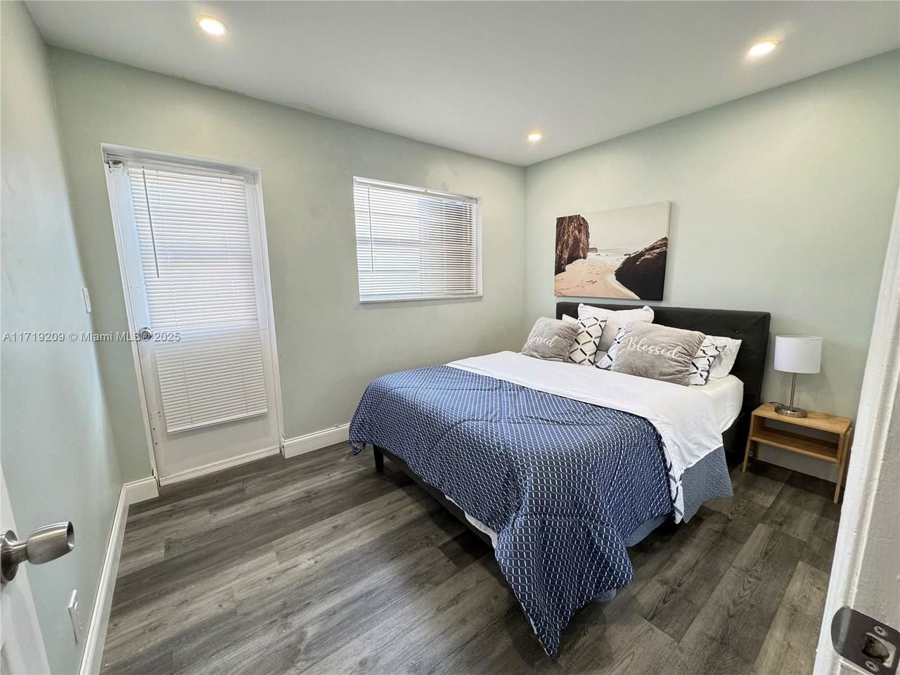 236 Se 9th Ave #1A - Photo 7 of 8