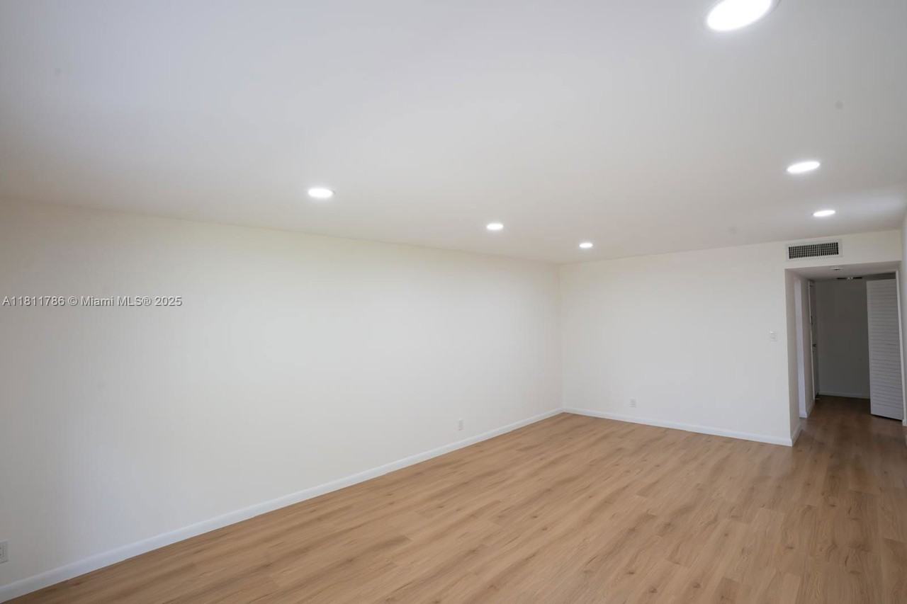 136 S Cypress Rd #314A - Photo 3 of 8