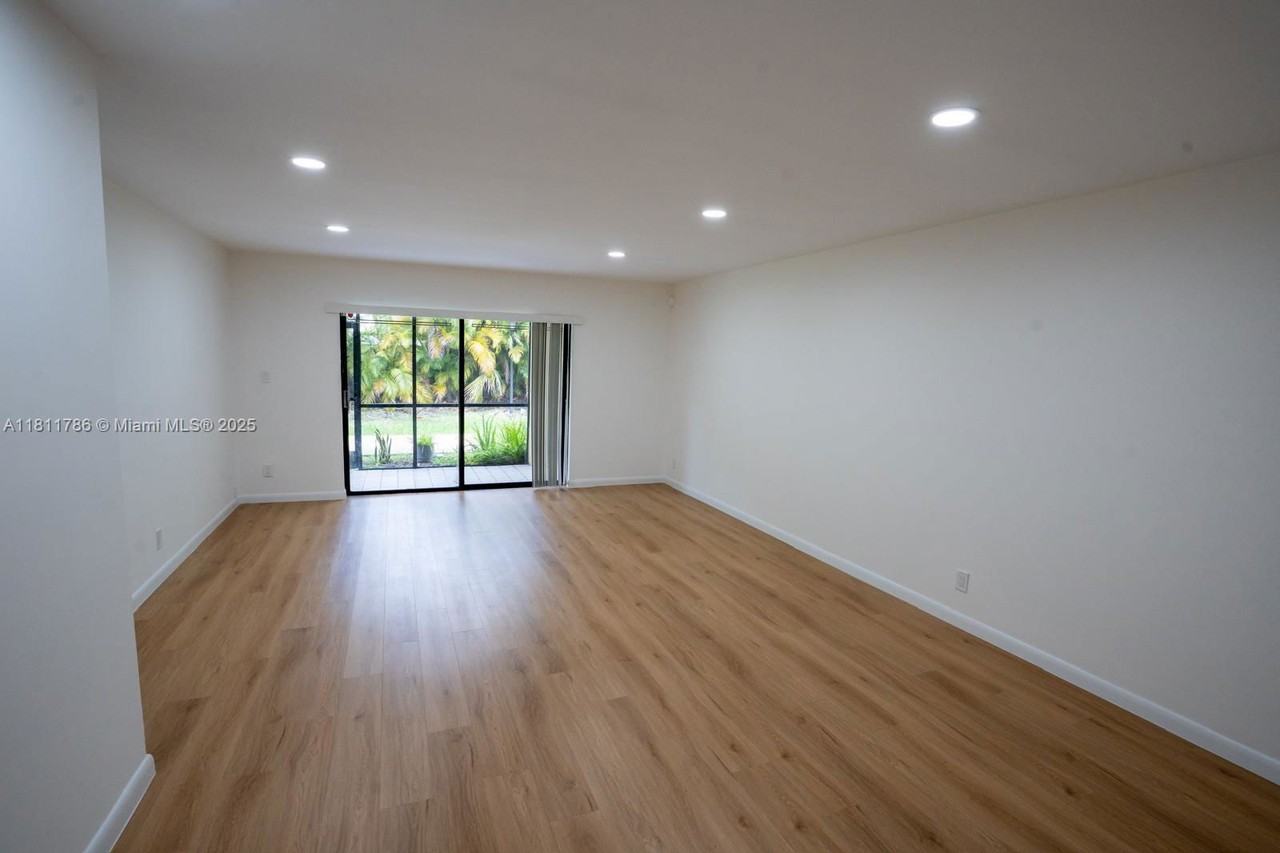 136 S Cypress Rd #314A - Photo 4 of 8