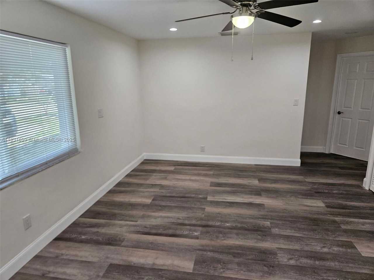 2551 Ne 7th Ter #2551A - Photo 5 of 8