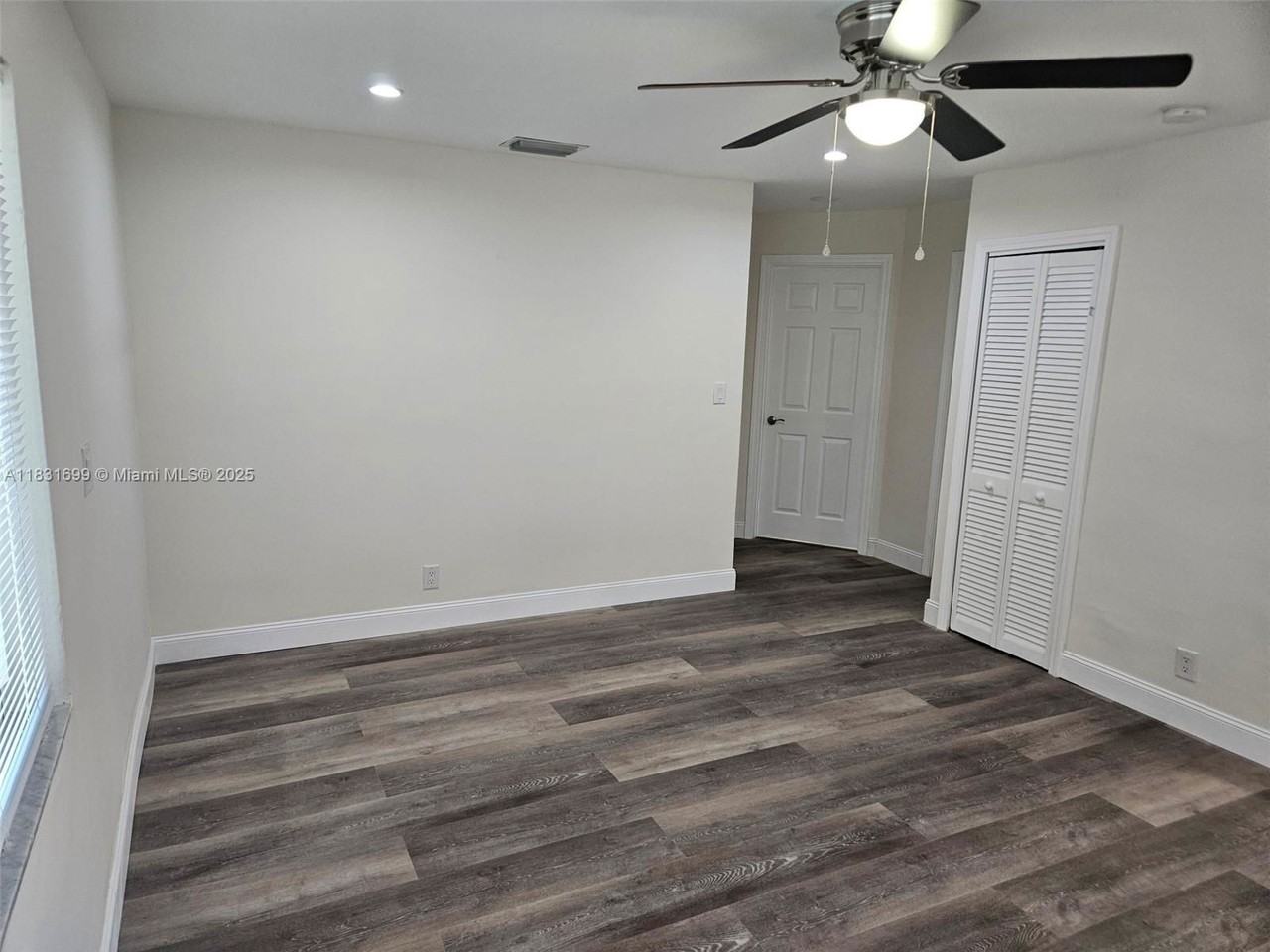 2551 Ne 7th Ter #2551A - Photo 6 of 8