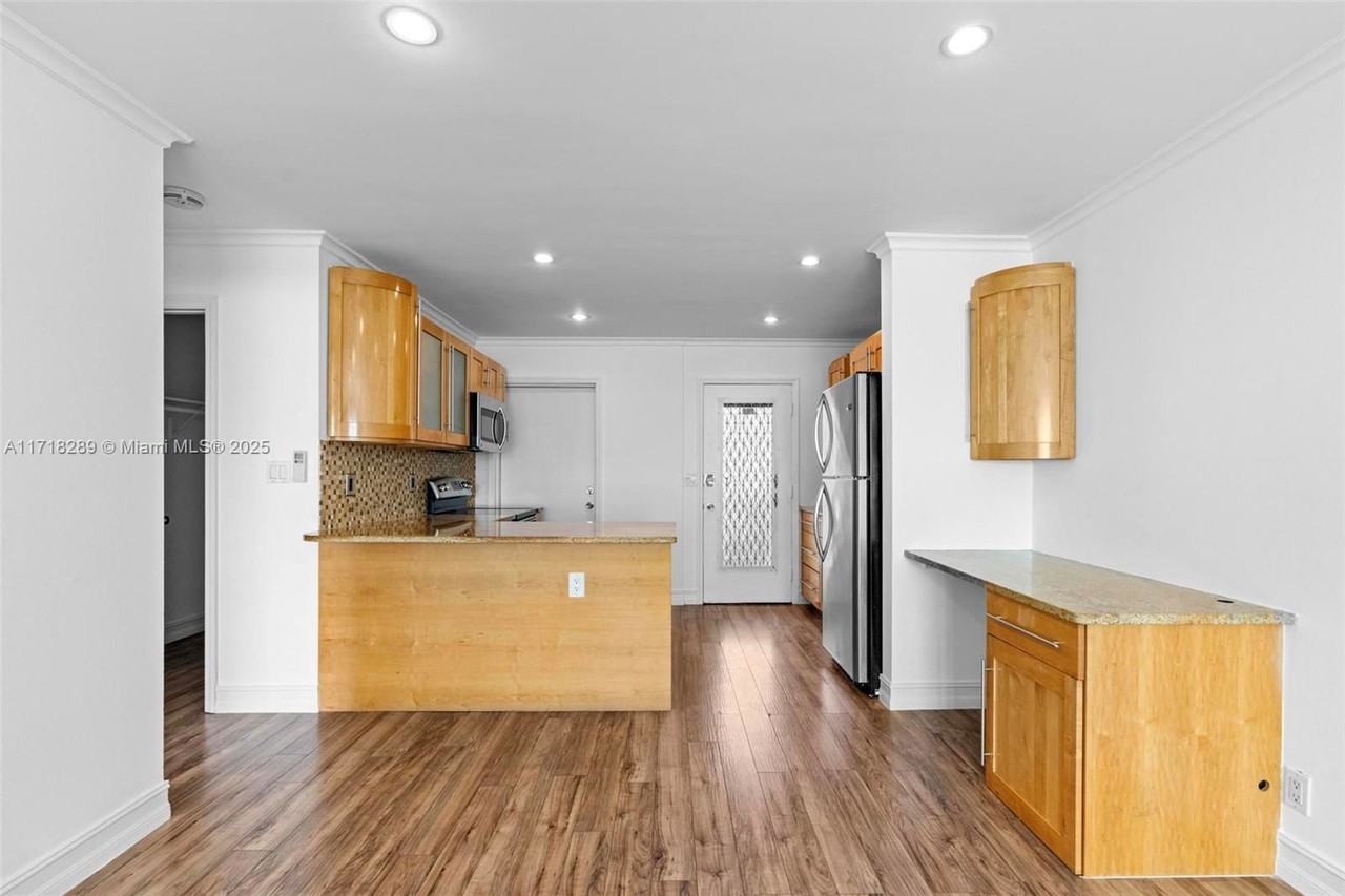 1250 E Sample Rd #208A - Photo 4 of 8