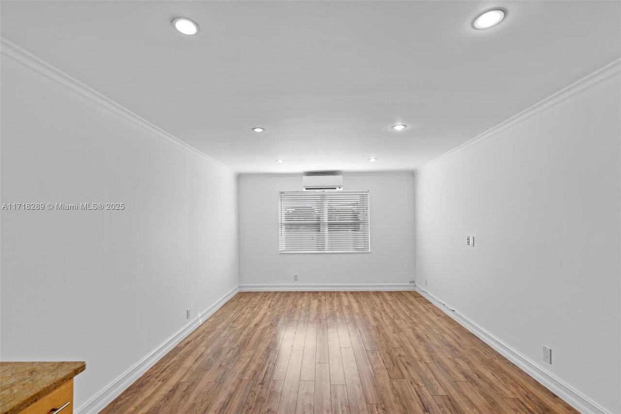 1250 E Sample Rd #208A - Photo 7 of 8