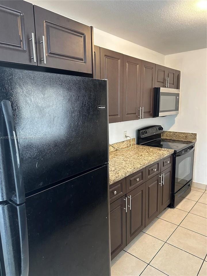 210 Nw 18th St #210A - Photo 4 of 8