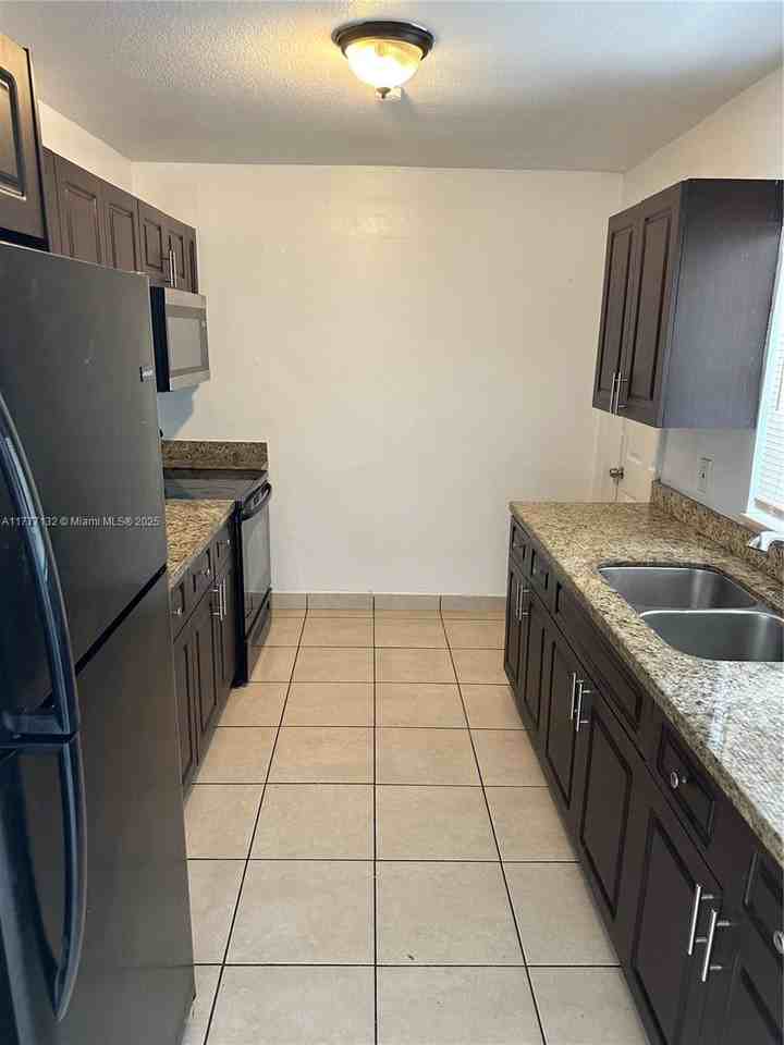 210 Nw 18th St #210A - Photo 5 of 8