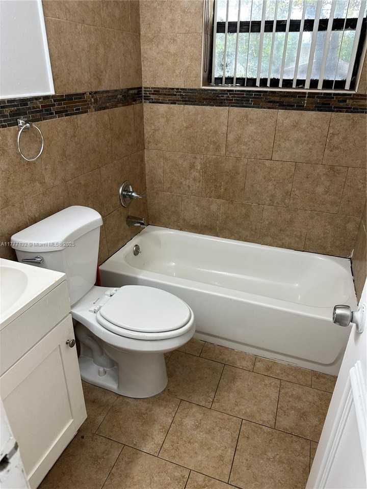 210 Nw 18th St #210A - Photo 6 of 8