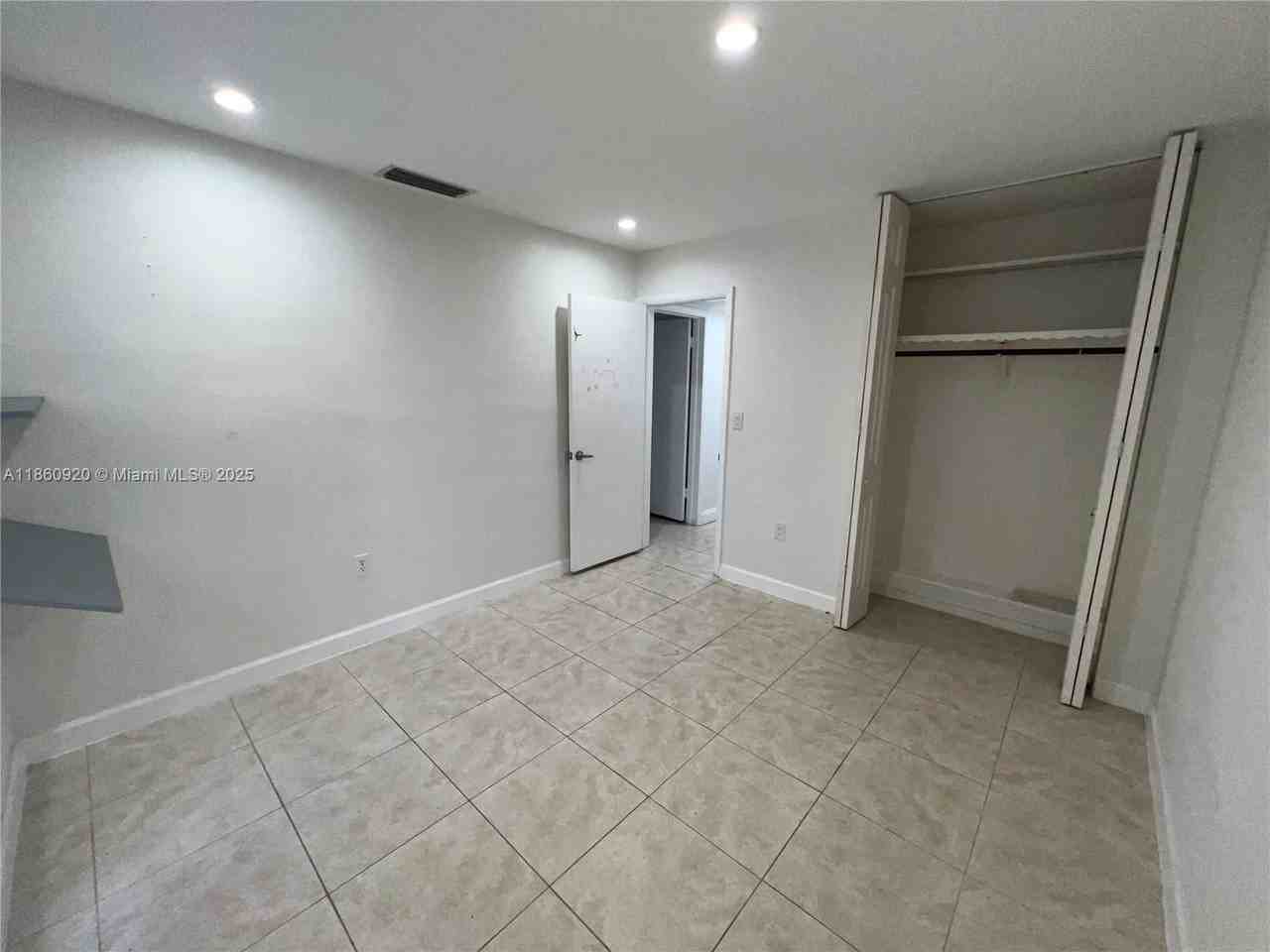 382 Ne 113th St - Photo 4 of 8