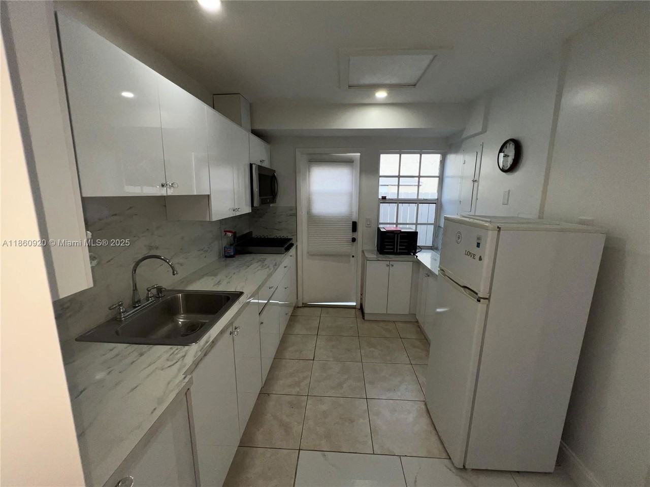 382 Ne 113th St - Photo 6 of 8