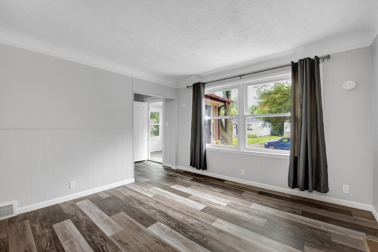 1753 College Street - Photo 4 of 27