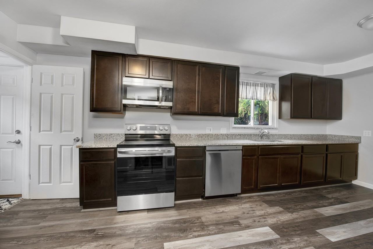 1753 College Street - Photo 6 of 27