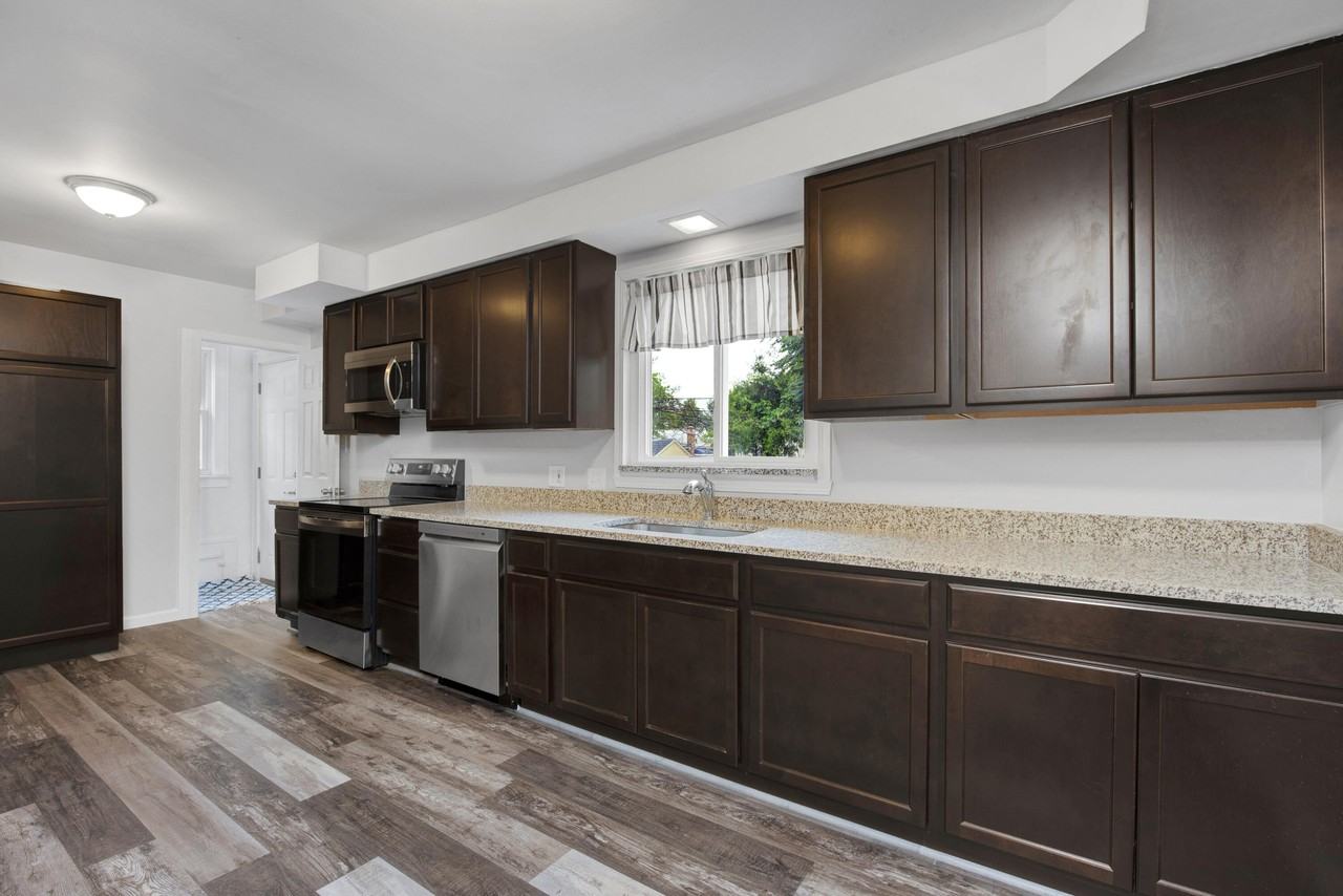 1753 College Street - Photo 7 of 27