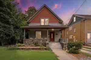 featured image of 910 W Huron St