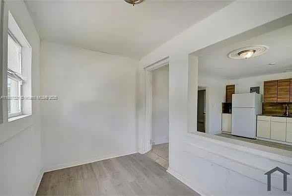 1030 18th St - Photo 3 of 21