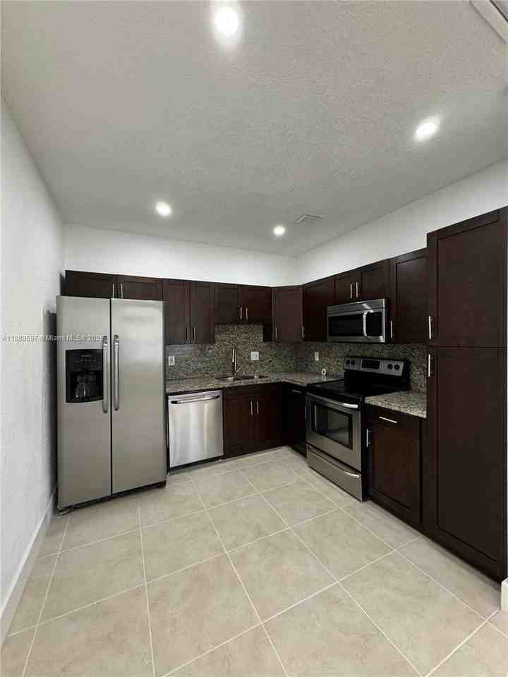 16820 Sw 1st Mnr - Photo 7 of 15