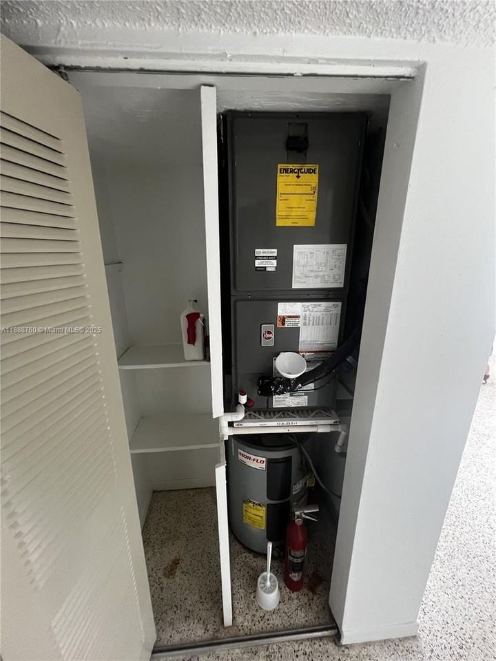 619 Sw 11th Ave #2 - Photo 3 of 10