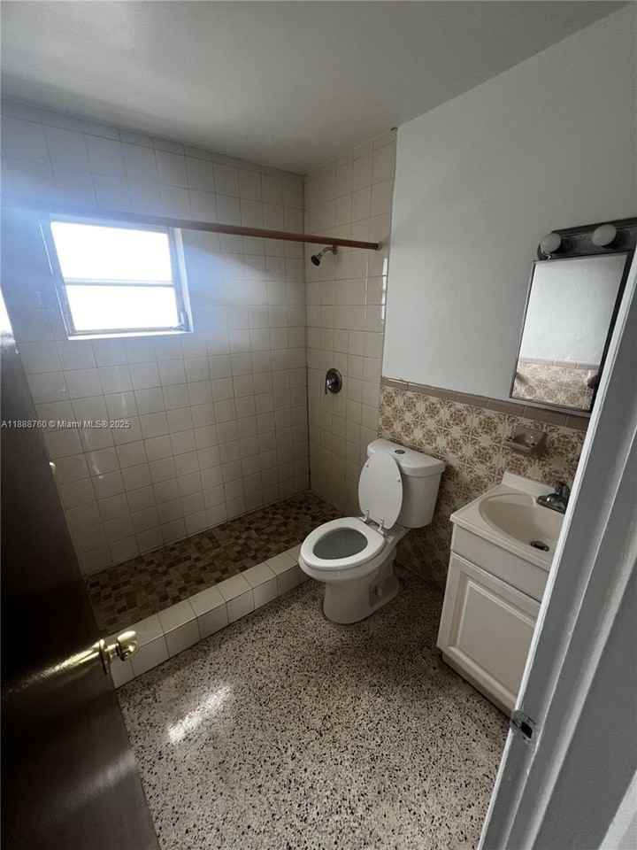 619 Sw 11th Ave #2 - Photo 4 of 10