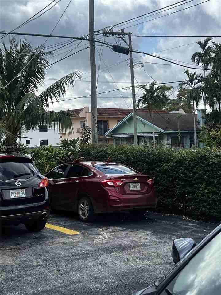 619 Sw 11th Ave #2 - Photo 6 of 10