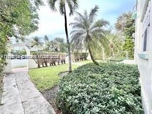 1027 Euclid Ave #5 - Photo 2 of 14