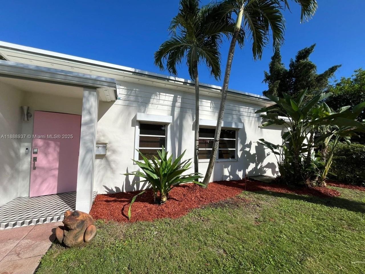 3220 Poinsettia Avenue #1 - Photo 3 of 37