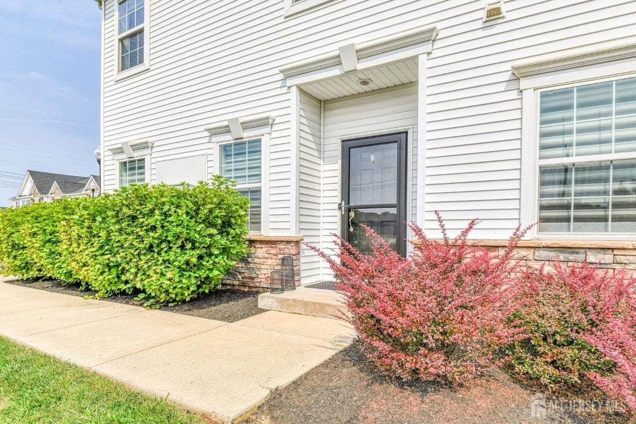 1529 Paxton Ln - Photo 4 of 36