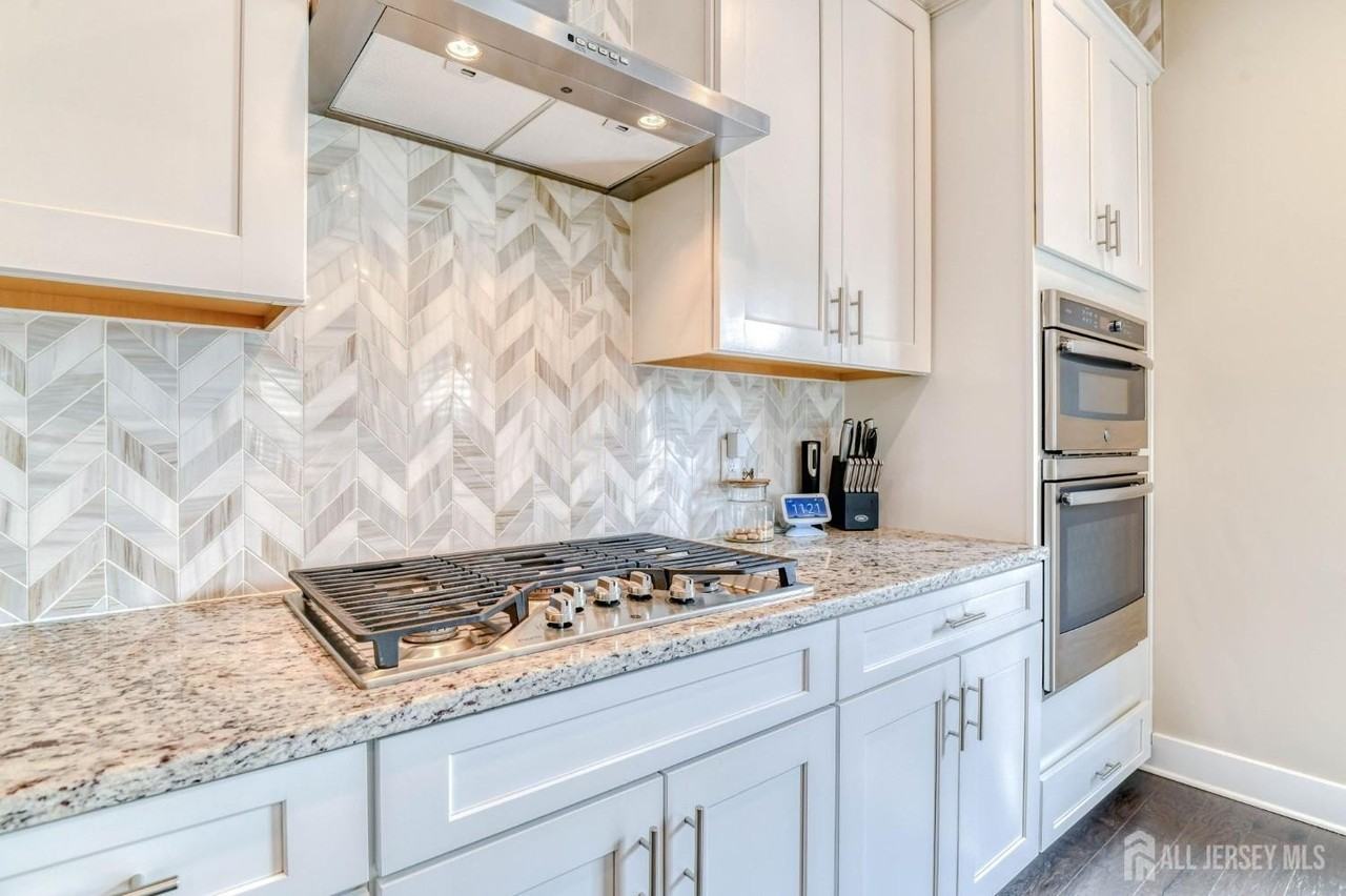 1529 Paxton Ln - Photo 5 of 36