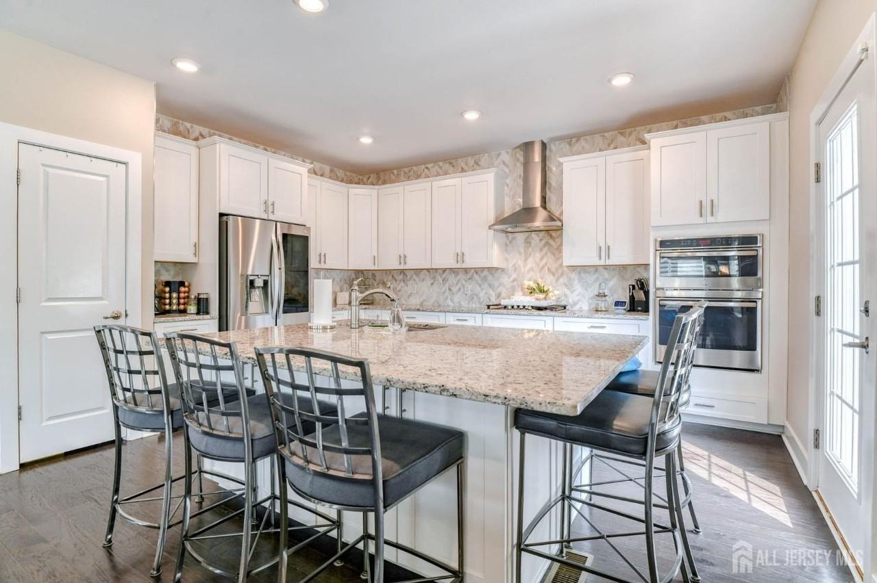 1529 Paxton Ln - Photo 6 of 36