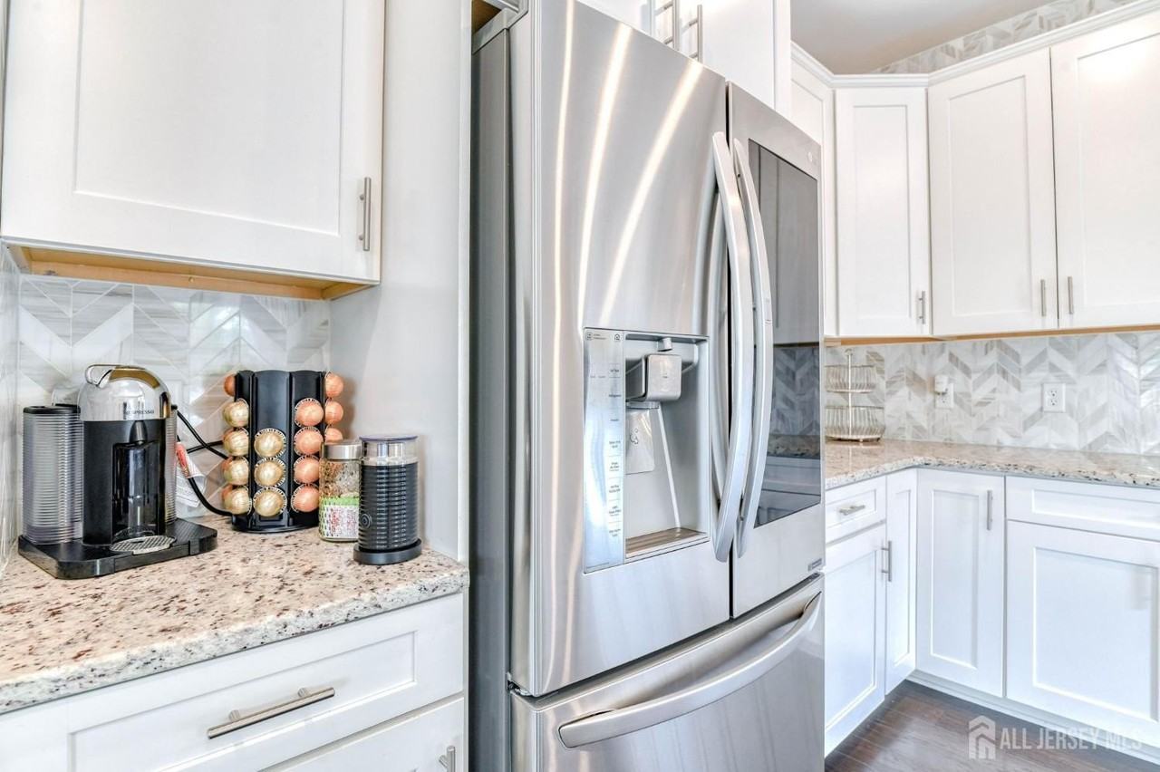 1529 Paxton Ln - Photo 7 of 36