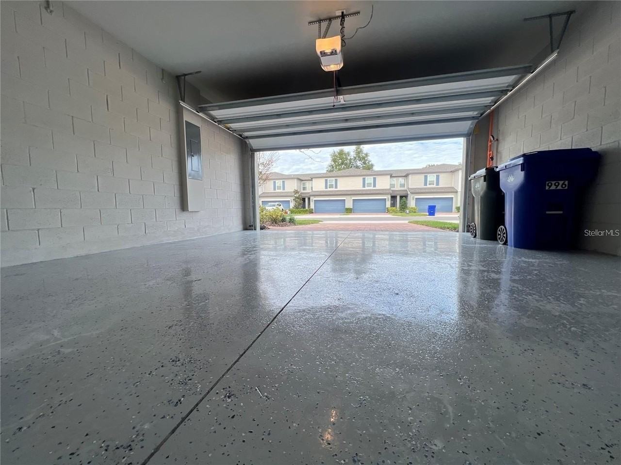 996 Robin Holly Street - Photo 4 of 21