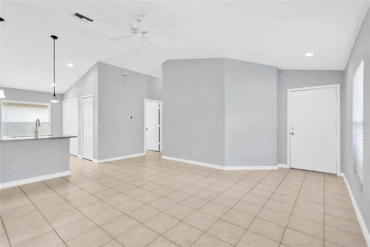 11732 Crest Creek Dr - Photo 6 of 28