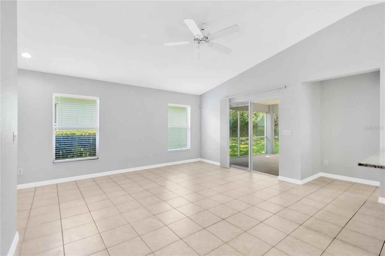 11732 Crest Creek Dr - Photo 7 of 28