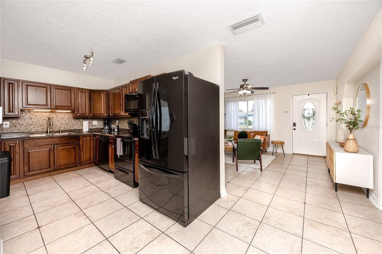 11254 116th St - Photo 7 of 36