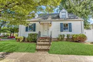 featured image of 136 N 1st St