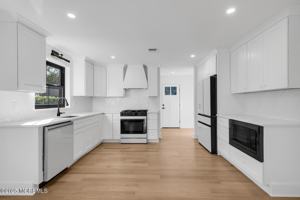 featured image of 516 River Rd