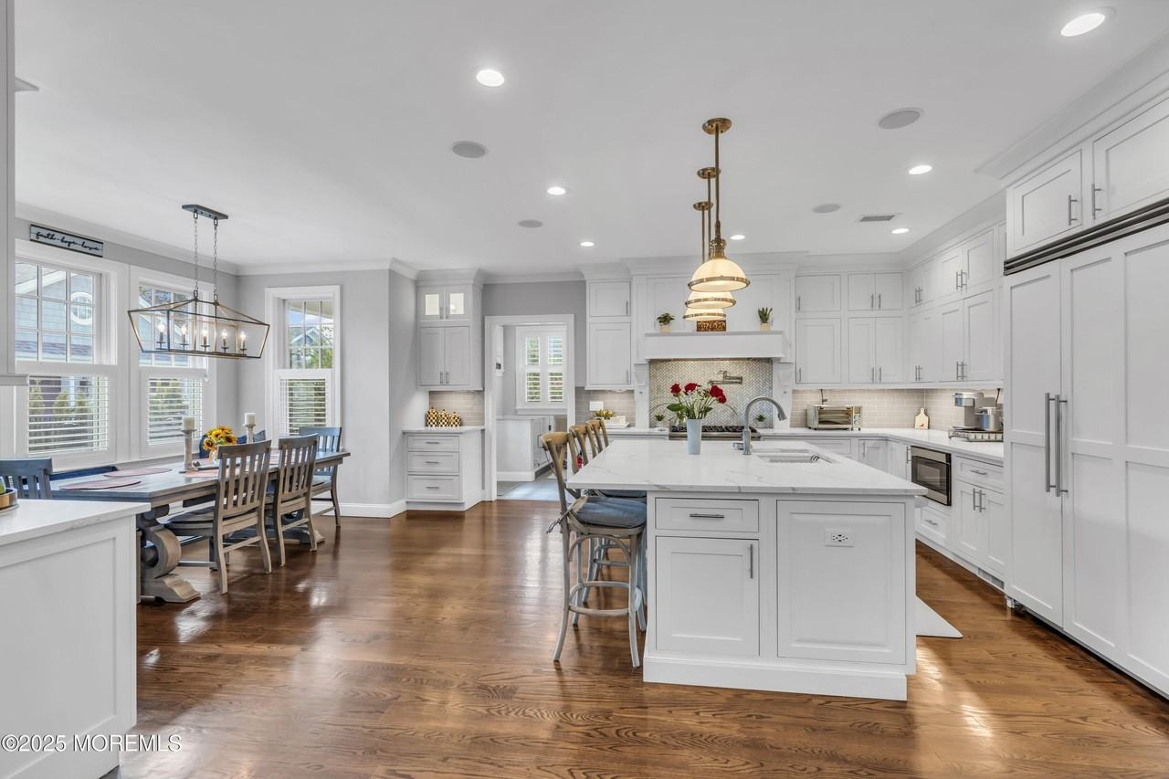 211 Lorraine Ave - Photo 5 of 17