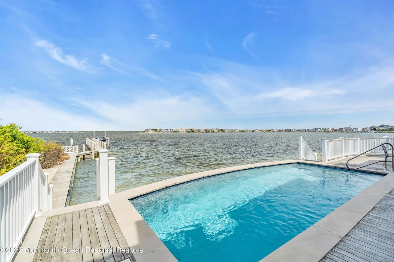 459 Normandy Drive - Photo 3 of 24