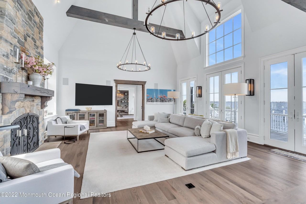 459 Normandy Drive - Photo 4 of 24