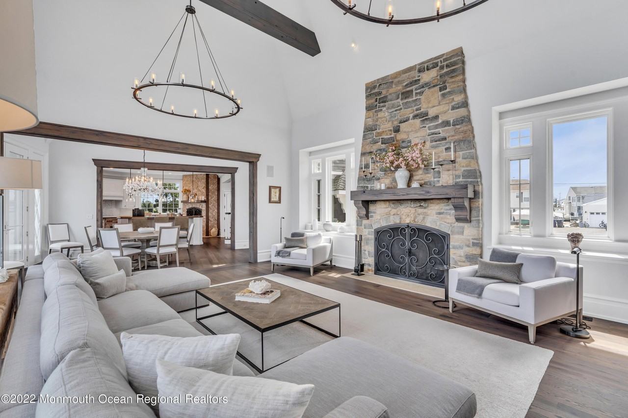 459 Normandy Drive - Photo 5 of 24