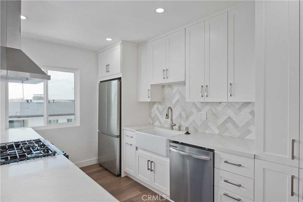 313 Raymondale Dr #D - Photo 4 of 24