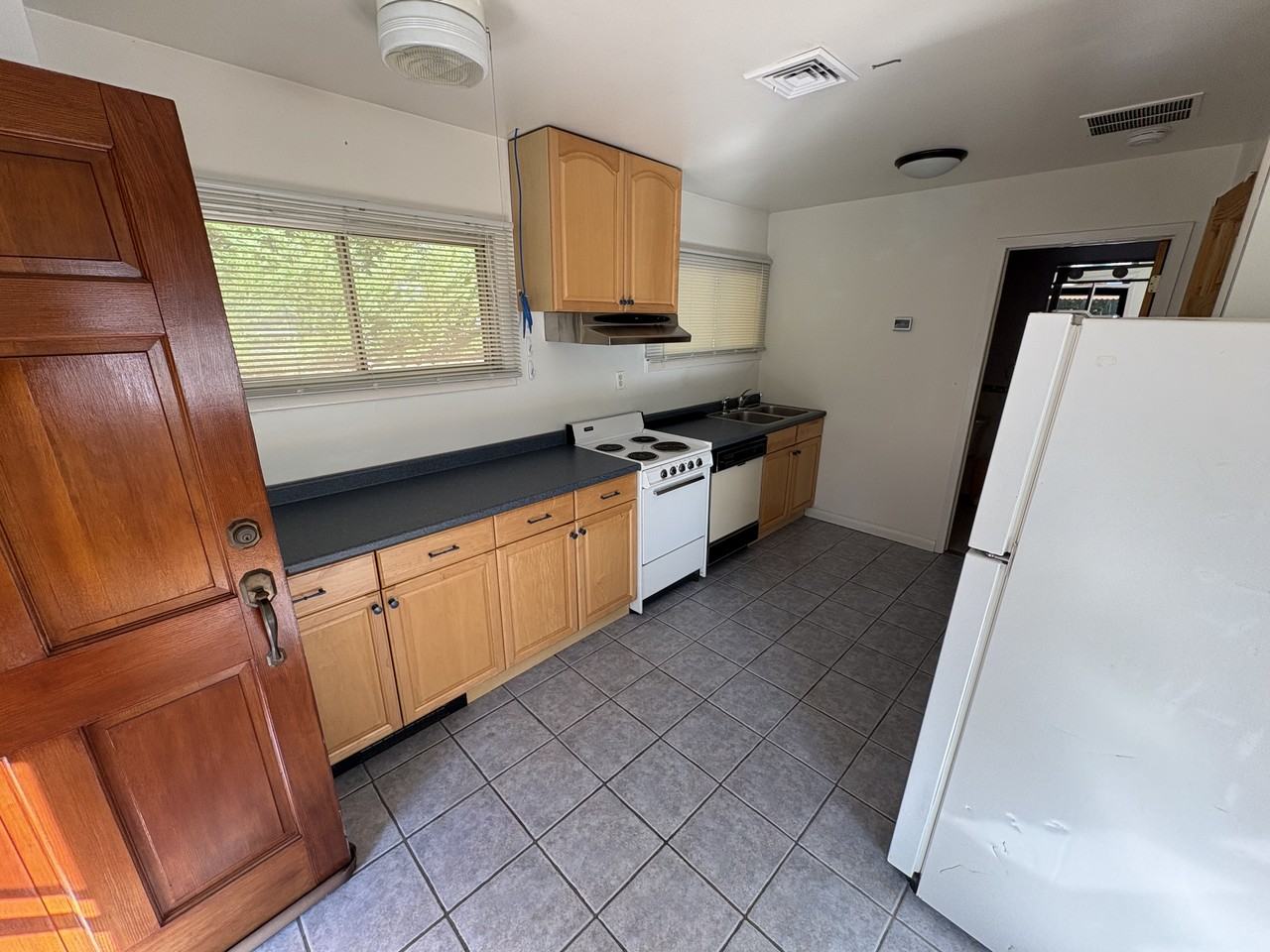 66 Luyster Street - Photo 3 of 6